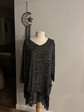 LOGO by Lori Goldstein Marled Knit V-Neck Tunic with Lace Hem Size 3X